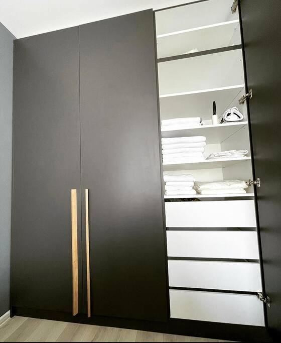 Minimalist Studio Apartment Brașov Exterior foto